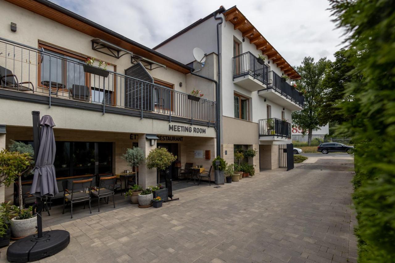 Mokka House Panzio Acomodação com café da manhã Miskolc Exterior foto